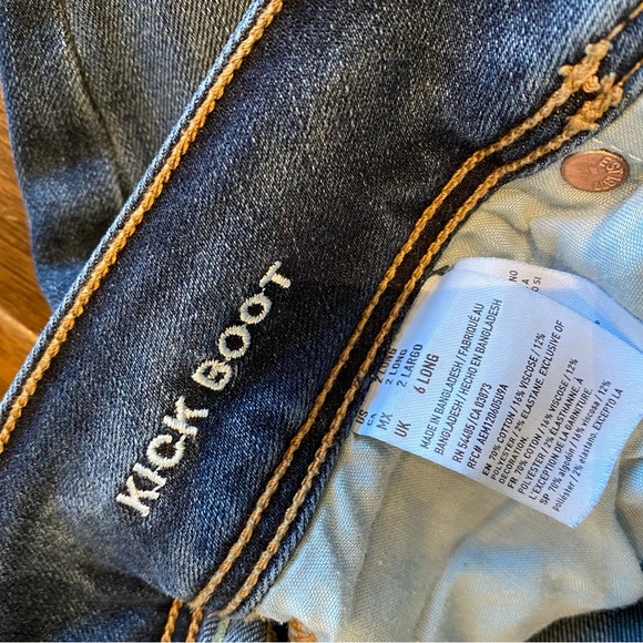 American Eagle Kick Boot jeans SZ 2 - Picture 8 of 8
